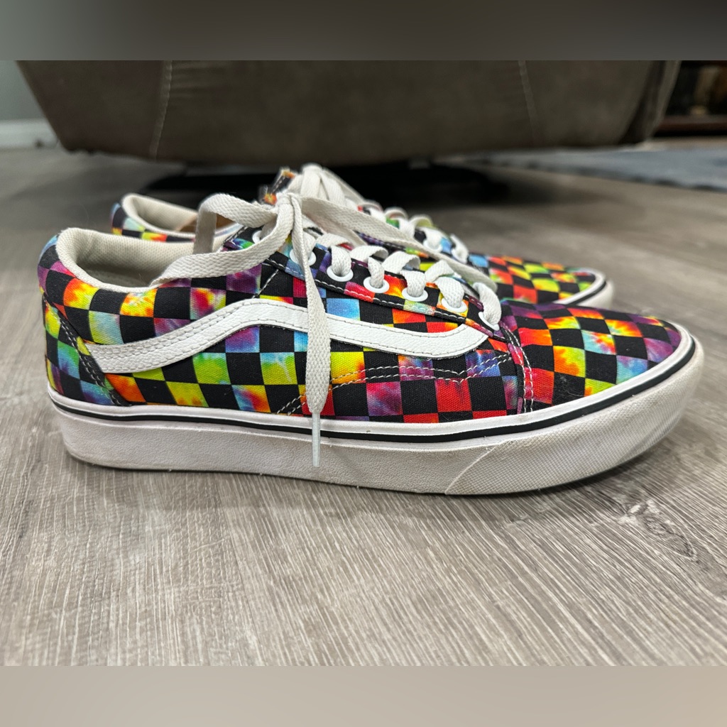 Vans Checked Shoe. Euc. Women’s Size 9.5. Men’s Size 8.